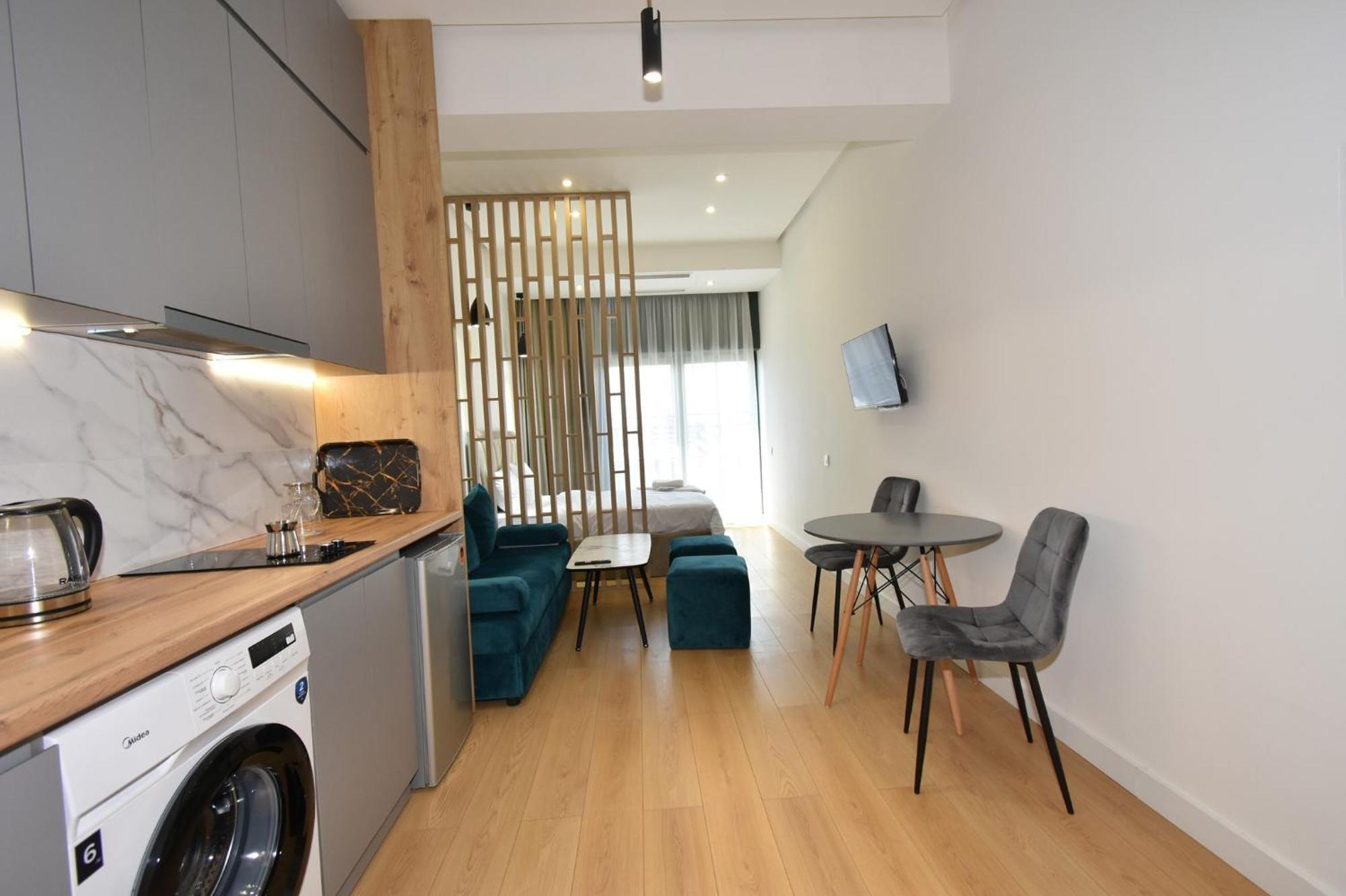 Aygestan Plaza Aparthotel Yerevan Exterior photo