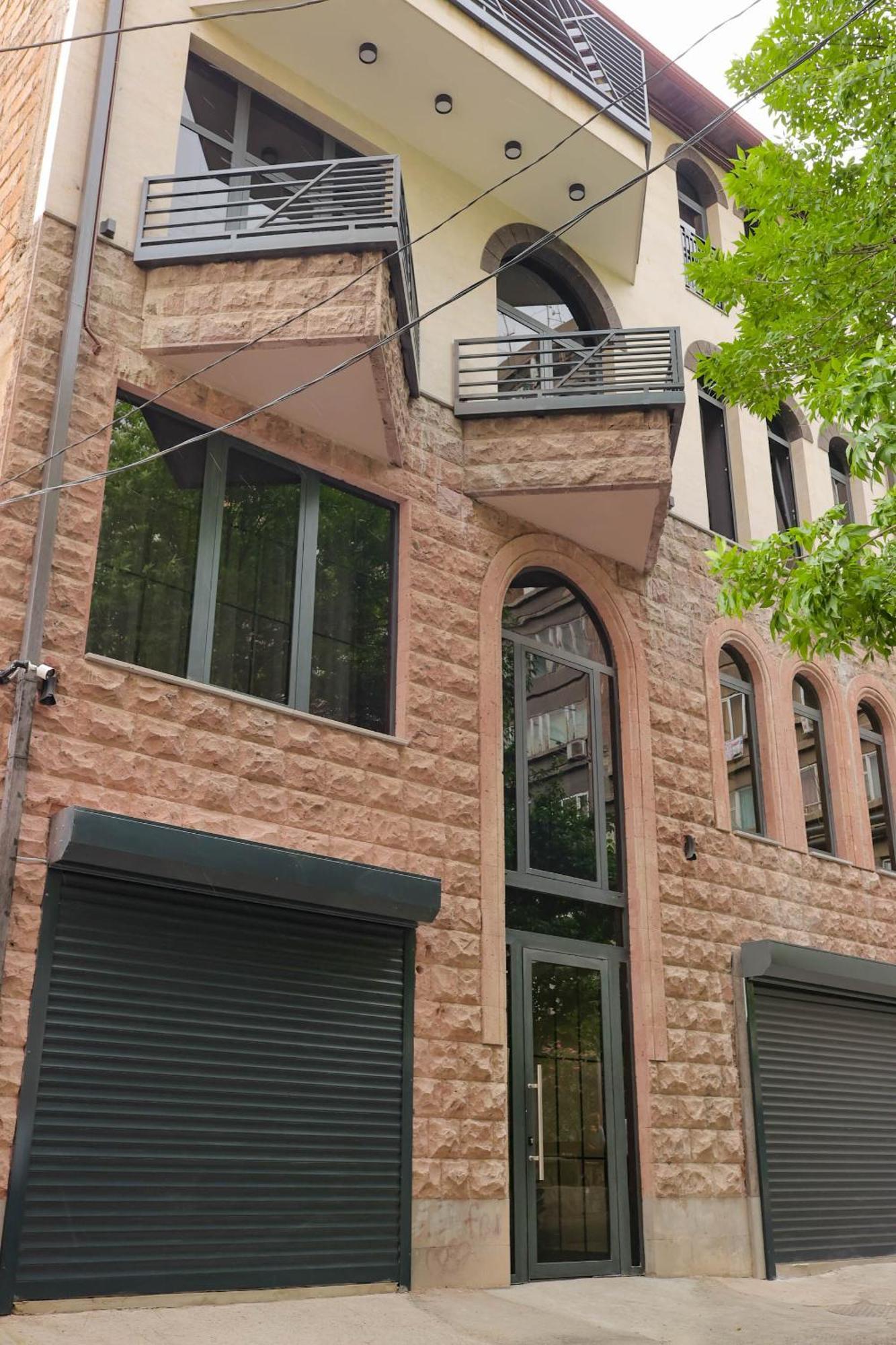Aygestan Plaza Aparthotel Yerevan Exterior photo