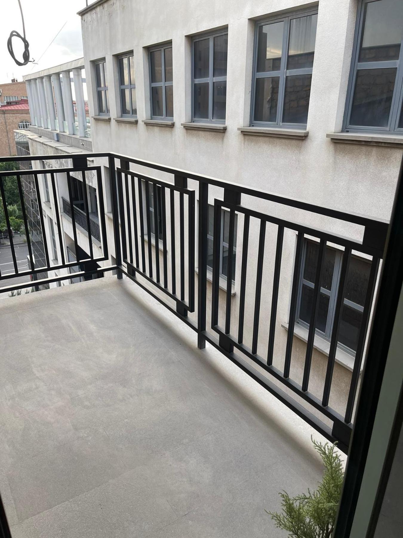 Aygestan Plaza Aparthotel Yerevan Exterior photo