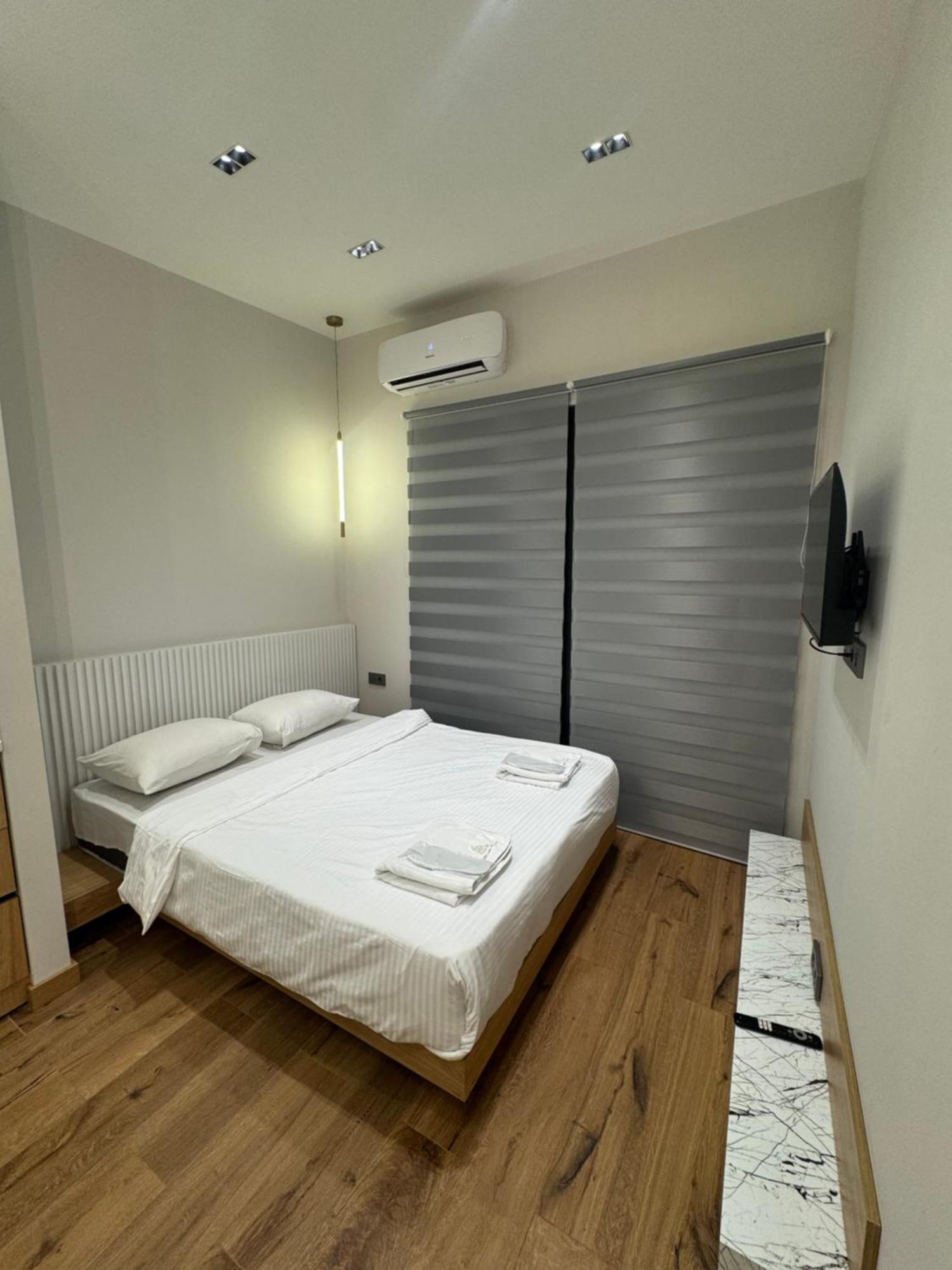 Aygestan Plaza Aparthotel Yerevan Exterior photo